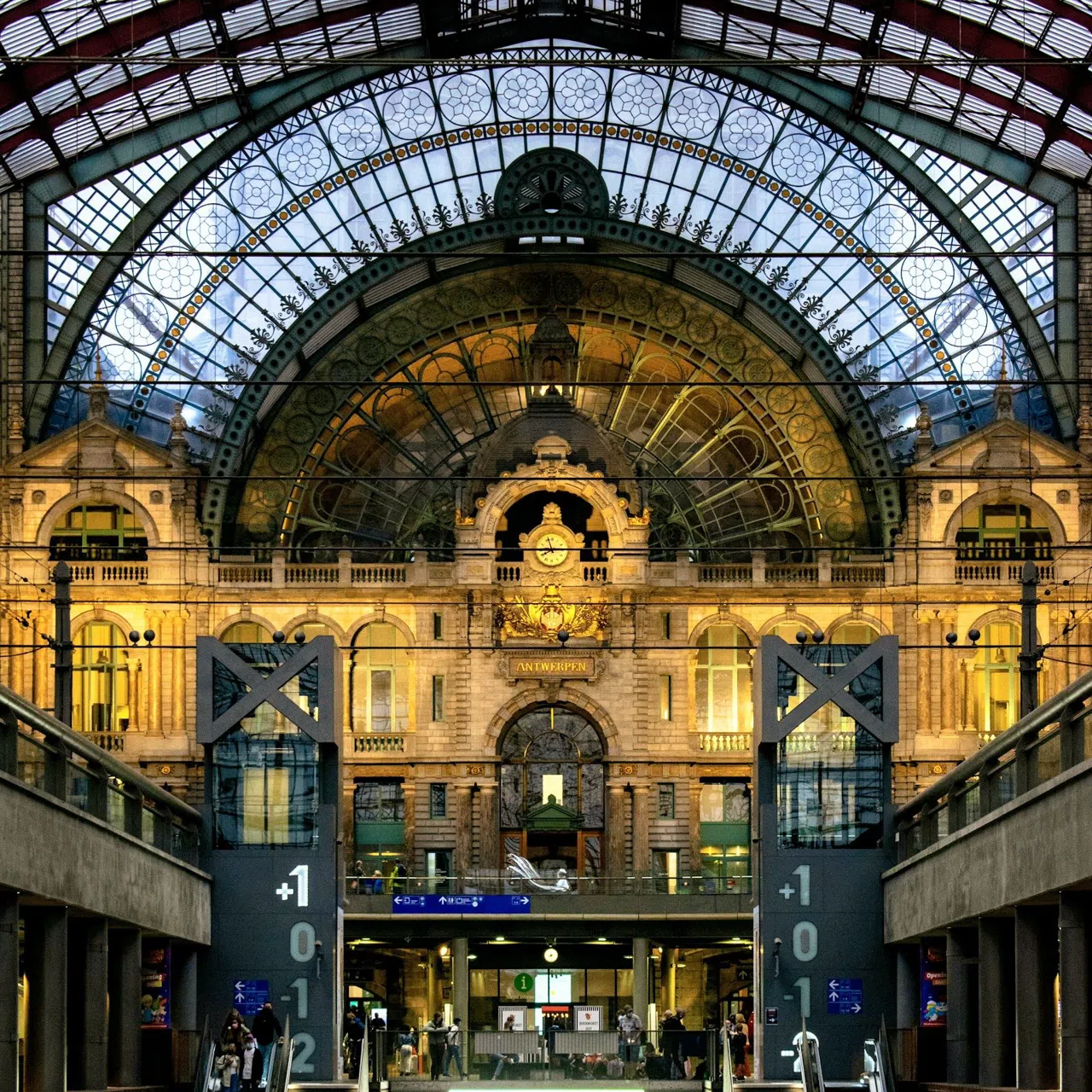 Een langzame dag in Antwerpen van het station naar de Schelde