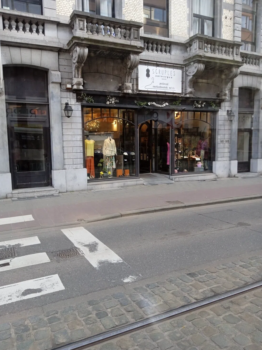 Scruples, Antwerpen