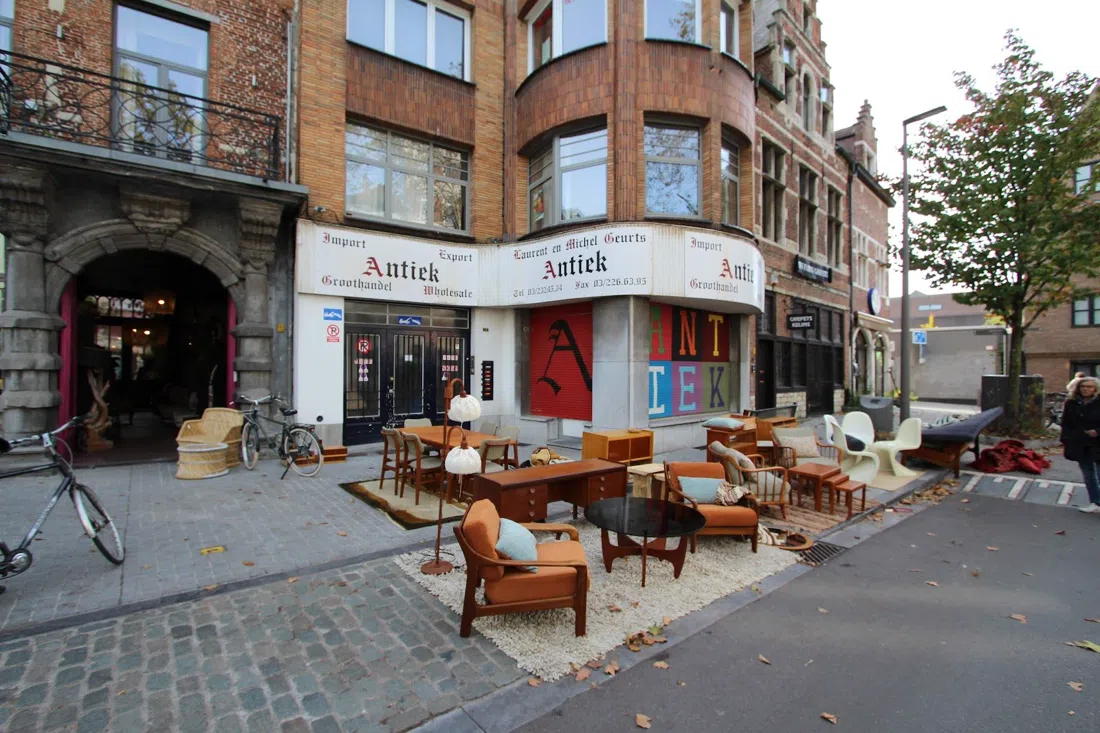 Sint-Jansvliet Antiques Market, Antwerpen
