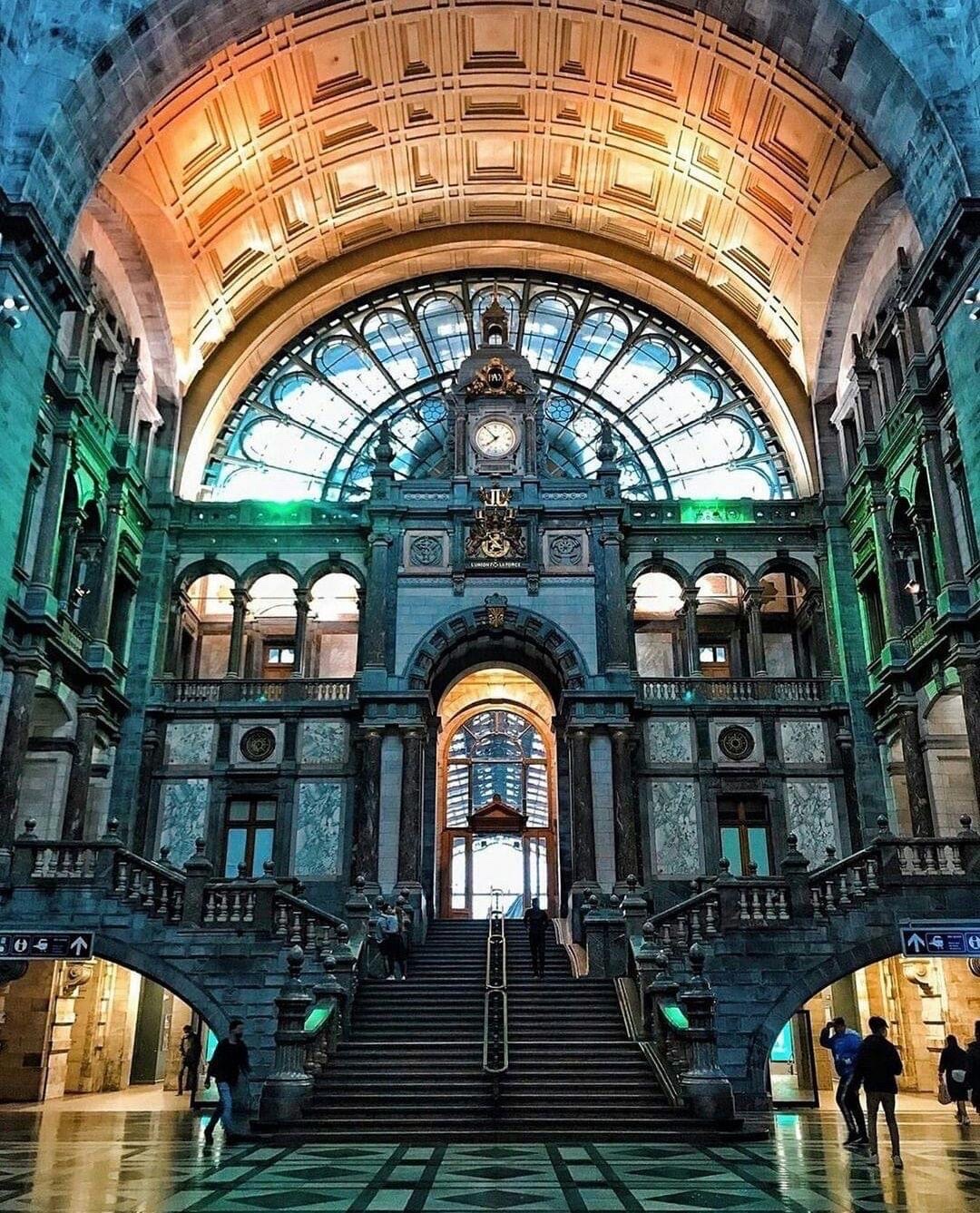 Antwerpen-Centraal — photo 2