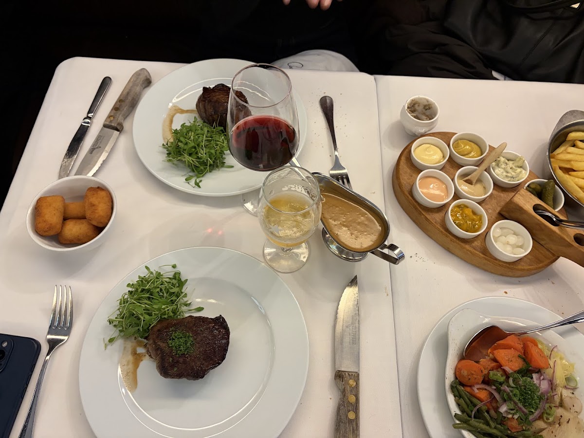 Ciro's — photo 4