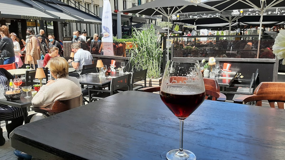 Grand Cafe De Rooden Hoed — photo 2