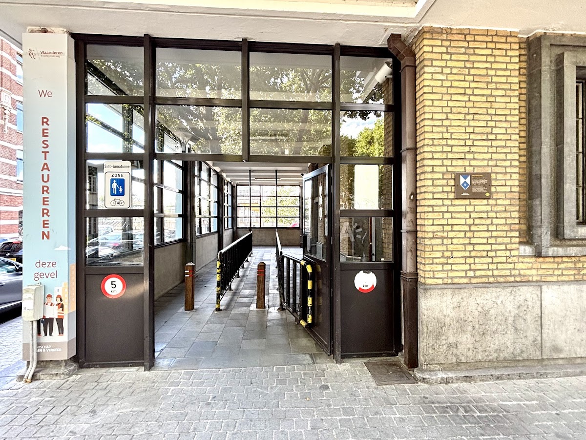 Sint-Annatunnel (Underpass) — photo 5