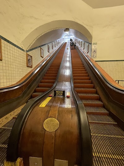 Walk the Sint-Annatunnel to Linkeroever